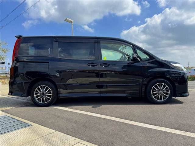 2014 Toyota NOAH 缩略图 12