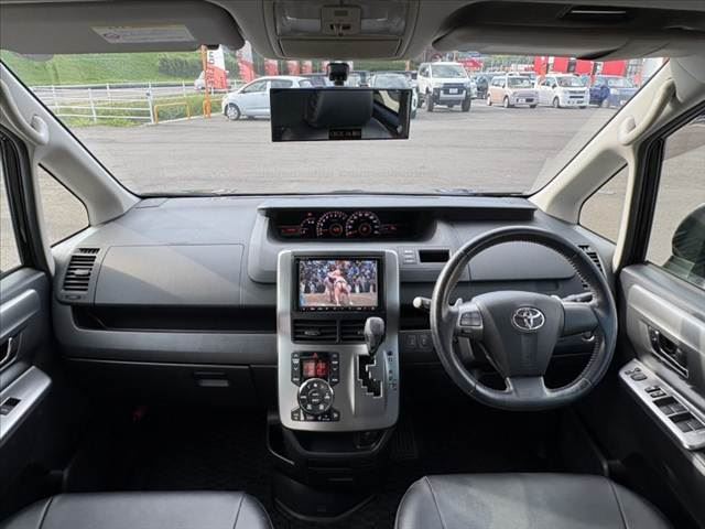 2012 Toyota VOXY 照片 2