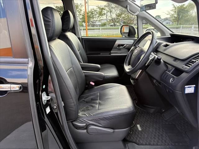 2012 Toyota VOXY — миниатюра 16