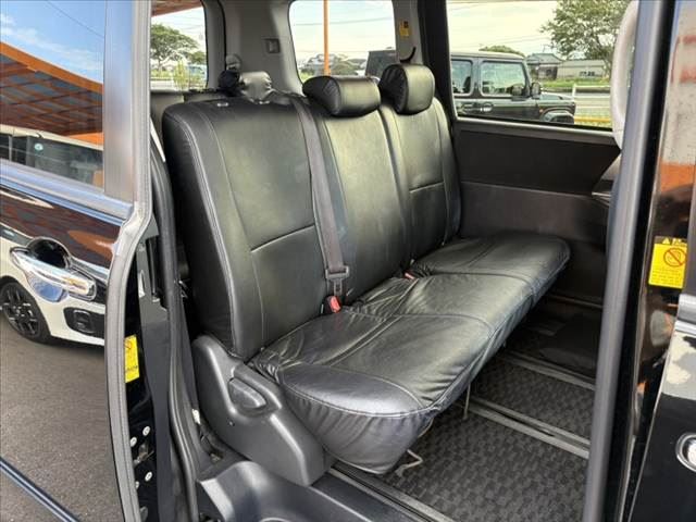 2012 Toyota VOXY — миниатюра 18