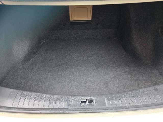 2011 Nissan BLUEBIRD 照片 10