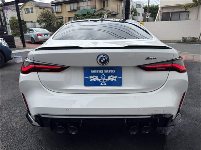 صورة 8 لـ 2021 BMW M4 COUPE