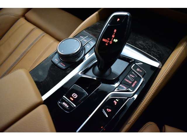 صورة مصغرة 33 لـ 2023 BMW 5 SERIES