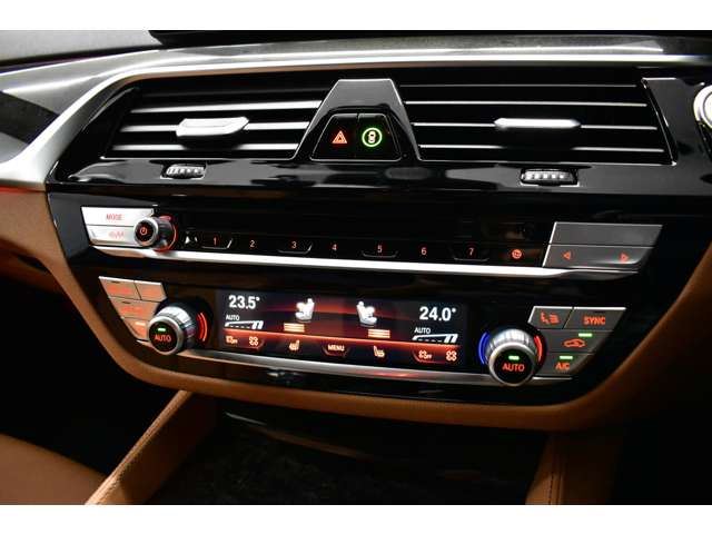 صورة مصغرة 37 لـ 2023 BMW 5 SERIES
