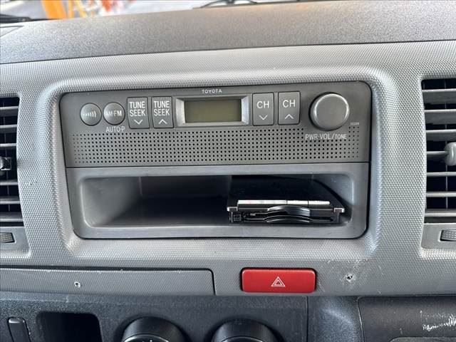 2006 Toyota HIACE — фото 3