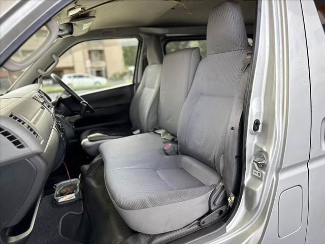 2006 Toyota HIACE — миниатюра 17