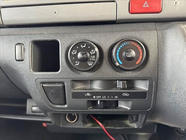 2006 Toyota HIACE — фото 4