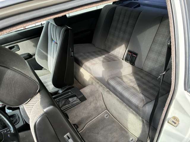 1990 BMW M3 — миниатюра 13