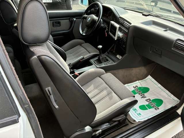 1990 BMW M3 — миниатюра 11