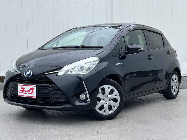 2017 Toyota VITZ — фото 1