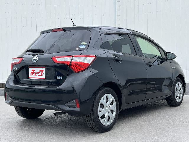 2017 Toyota VITZ — фото 3