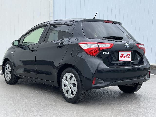 2017 Toyota VITZ — фото 9