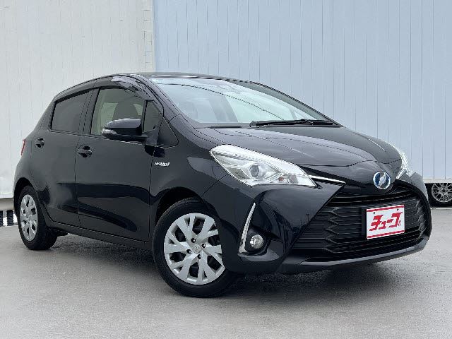 2017 Toyota VITZ — фото 7