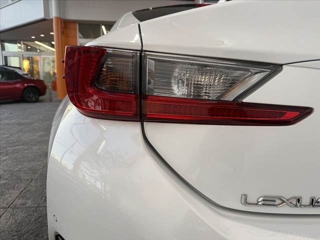 2017 Lexus RC — миниатюра 38
