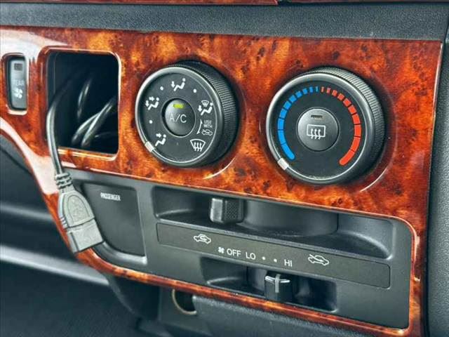 2006 Toyota HIACE thumbnail 25