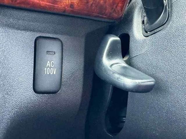 2006 Toyota HIACE thumbnail 28