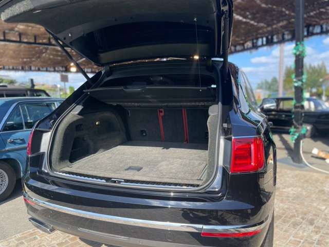 2016 Bentley BENTAYGA — миниатюра 16