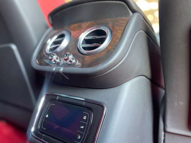 2016 Bentley BENTAYGA — миниатюра 28