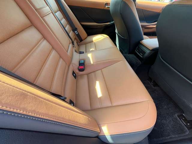 2021 Lexus IS — миниатюра 37