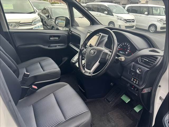 2014 Toyota NOAH — миниатюра 13
