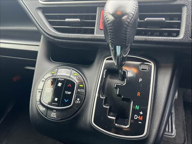 2014 Toyota NOAH — миниатюра 21