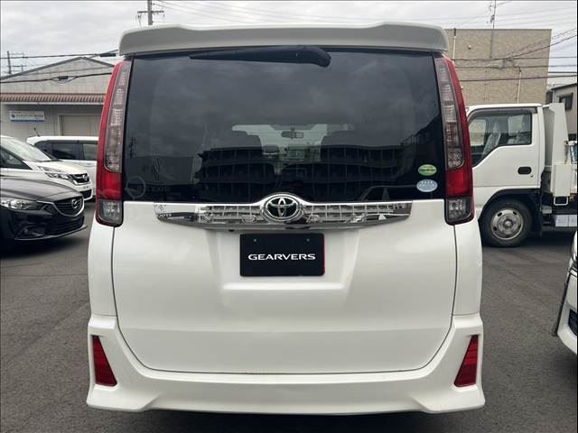 صورة 9 لـ 2014 Toyota NOAH