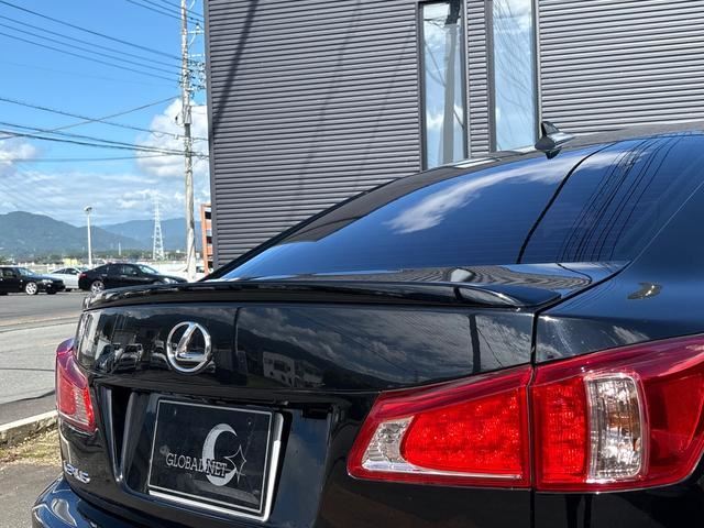 2010 Lexus IS — миниатюра 12