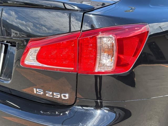 2010 Lexus IS — миниатюра 13