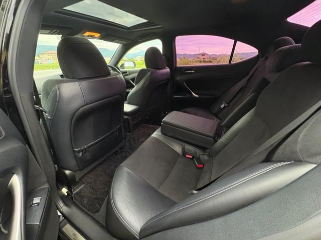 2010 Lexus IS — миниатюра 26