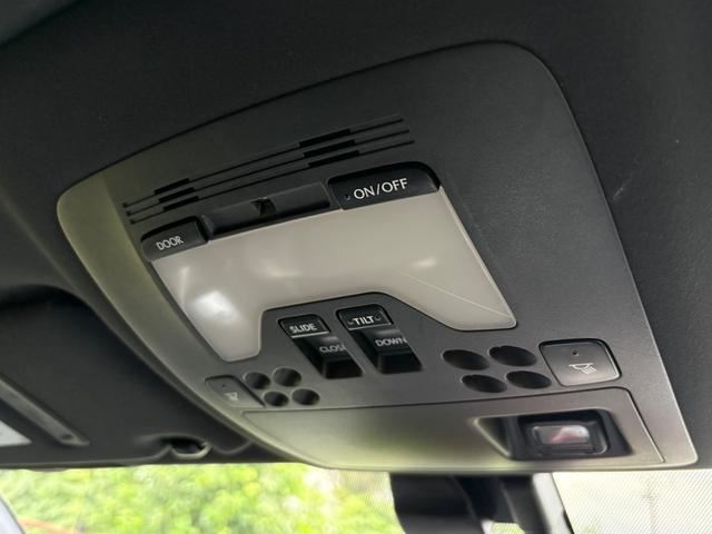 2010 Lexus IS — миниатюра 32
