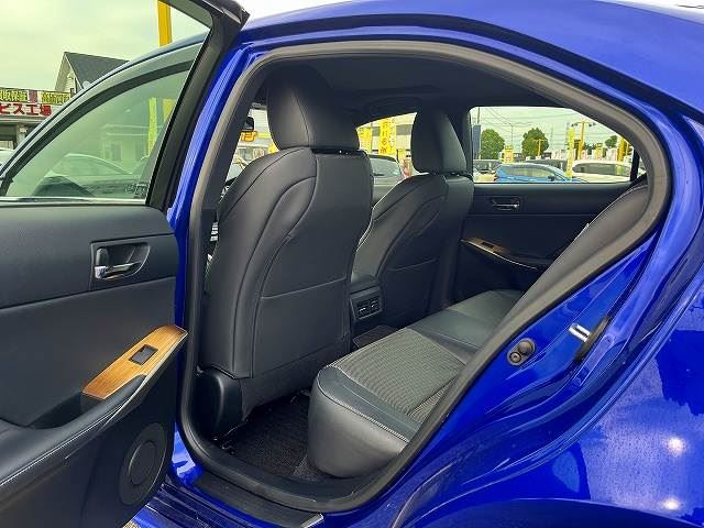 2014 Lexus IS — миниатюра 33