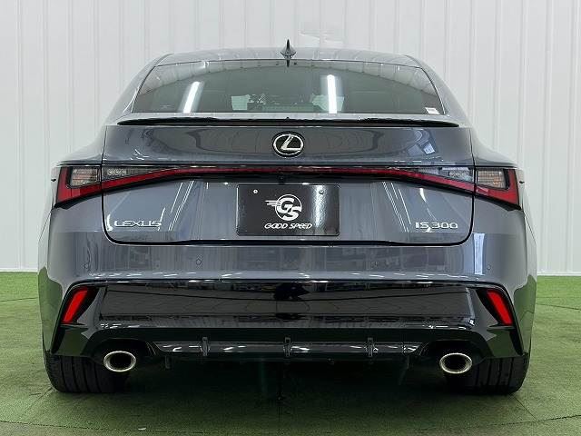 2021 Lexus IS — миниатюра 16