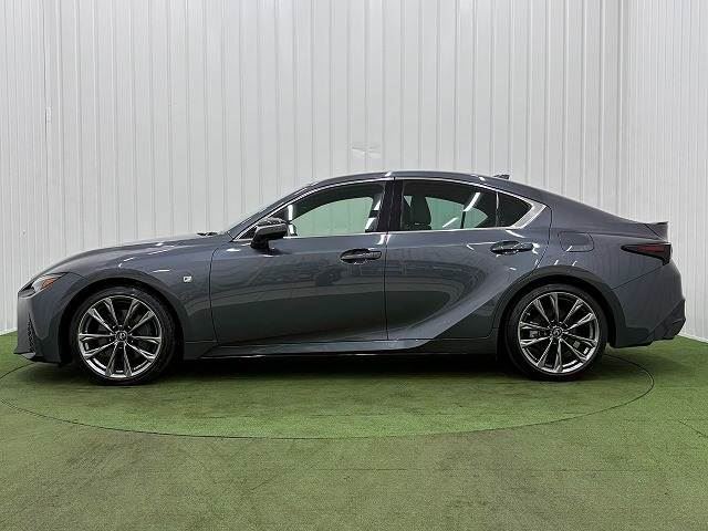 2021 Lexus IS — миниатюра 17