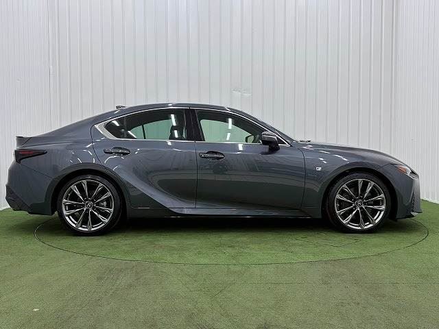 2021 Lexus IS — миниатюра 18