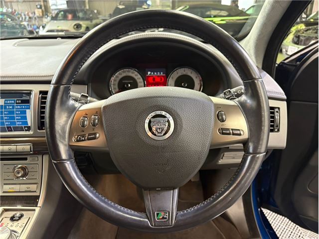 2010 Jaguar XF — миниатюра 28