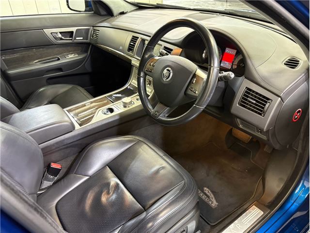 2010 Jaguar XF — миниатюра 36