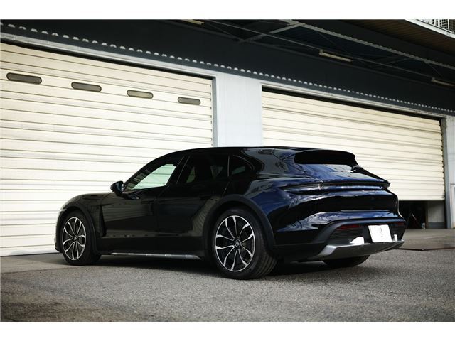 صورة 2 لـ 2023 Porsche TAYCAN CROSS TURISMO