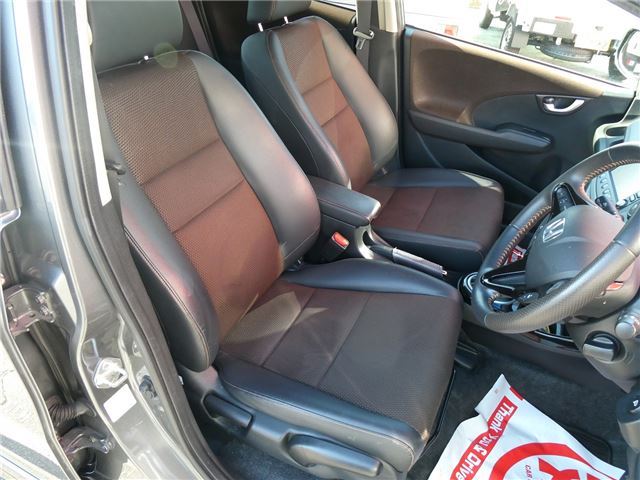 2011 Honda FIT SHUTTLE HYBRID — миниатюра 11