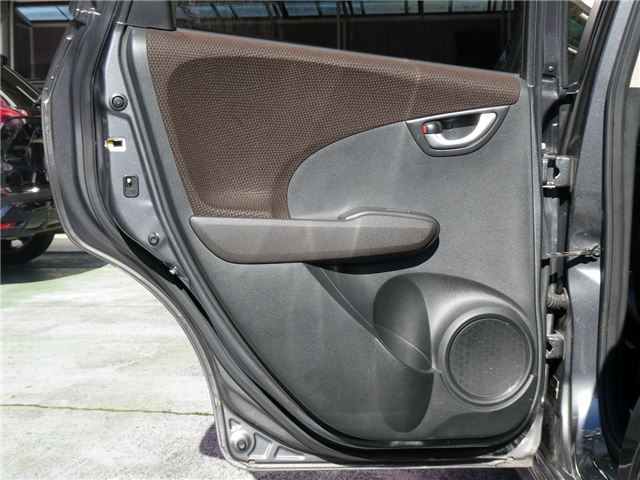 2011 Honda FIT SHUTTLE HYBRID — миниатюра 35