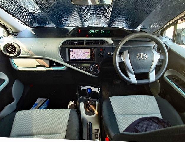 2012 Toyota AQUA — фото 2