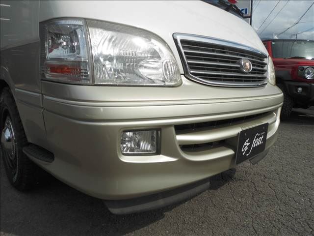 2003 Toyota HIACE — миниатюра 13