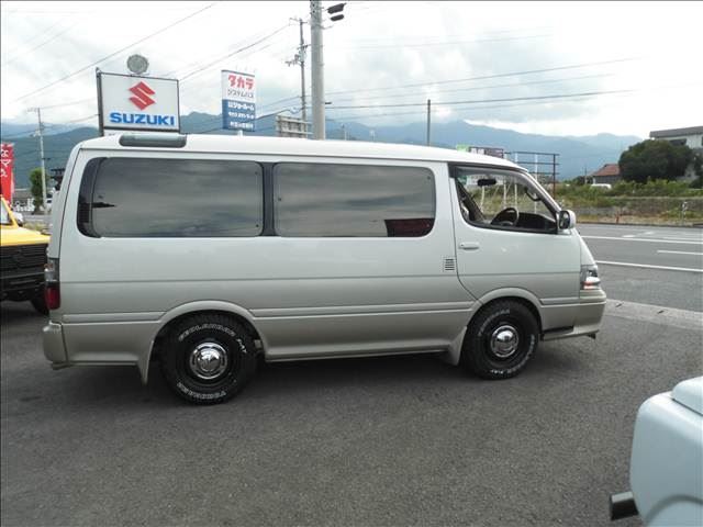 2003 Toyota HIACE — миниатюра 16