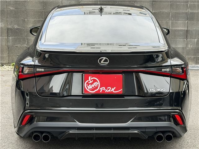 2023 Lexus IS — миниатюра 13