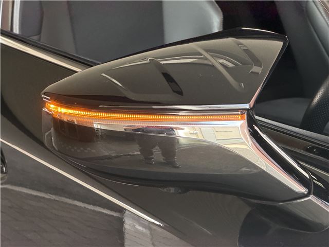 2023 Lexus IS — миниатюра 24
