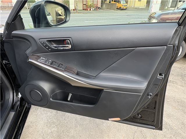 2013 Lexus IS — миниатюра 14