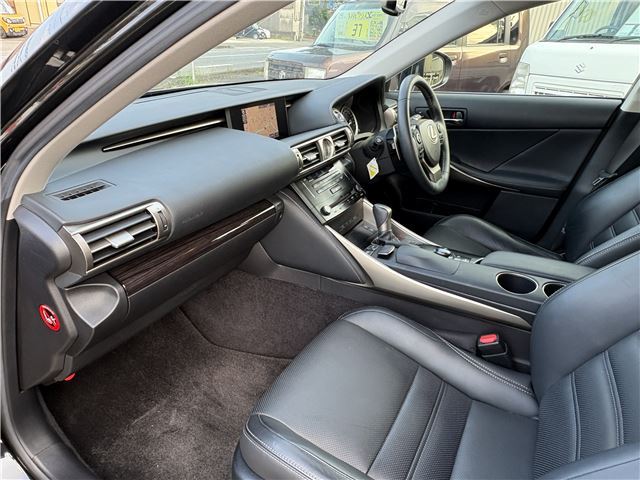 2013 Lexus IS — миниатюра 39