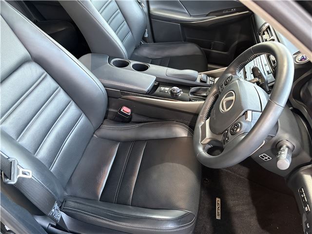 2013 Lexus IS — миниатюра 79