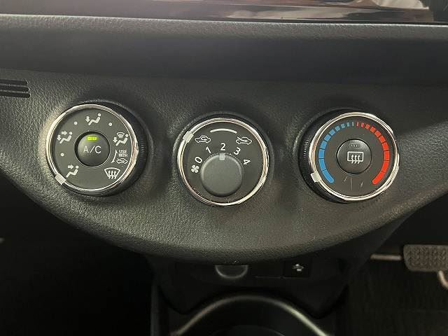 2017 Toyota VITZ 缩略图 18