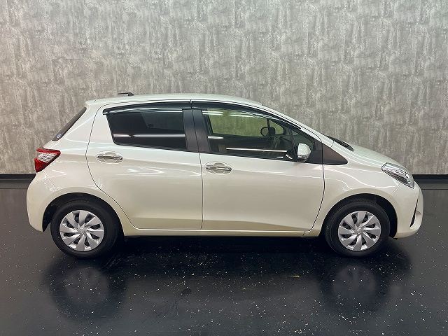 2017 Toyota VITZ 缩略图 23