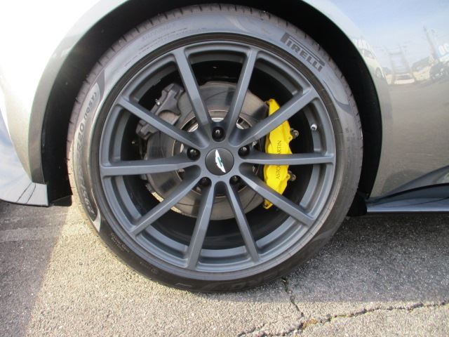 صورة مصغرة 19 لـ 2022 Aston Martin V8 VANTAGE ROADSTER